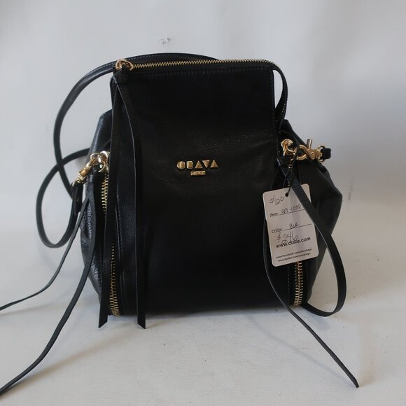 NWT Womens Clava Black Modern Leather Bucket Tote Shoulder Handbag - Picture 1 of 12